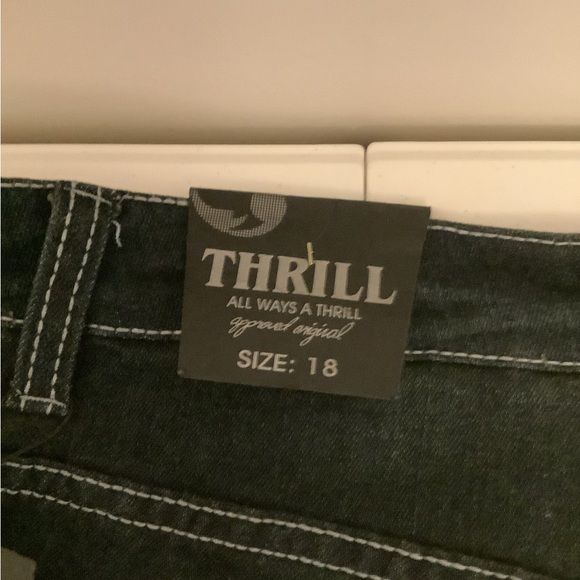 Thrill Capriss - Picture 4 of 4